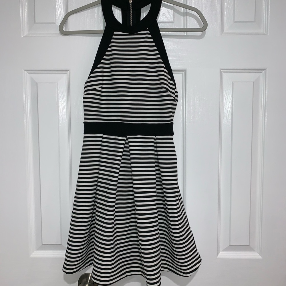 BRAND NEW F21 SKATER DRESS